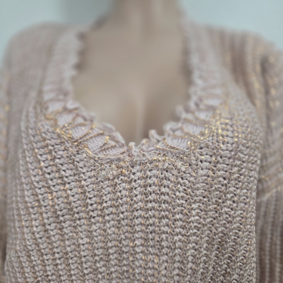 Elan Blush V-Neck Sweater with Frayed Hem - Picture 3 of 6